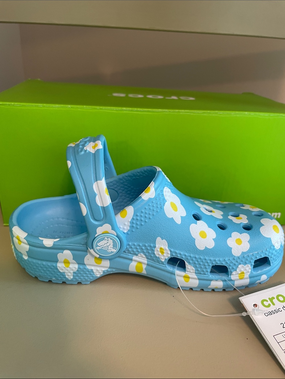 CROCS Kids' - Light Blue with White & Yellow Daisies NEW in box toddler 10